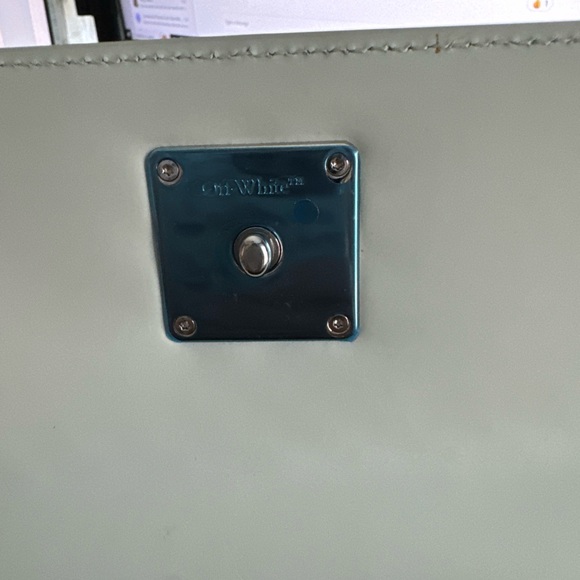 BRAND NEW Off-White Jitney 1.4' Purse Handbag Tote Calfskin Quilted Off White - Picture 8 of 9